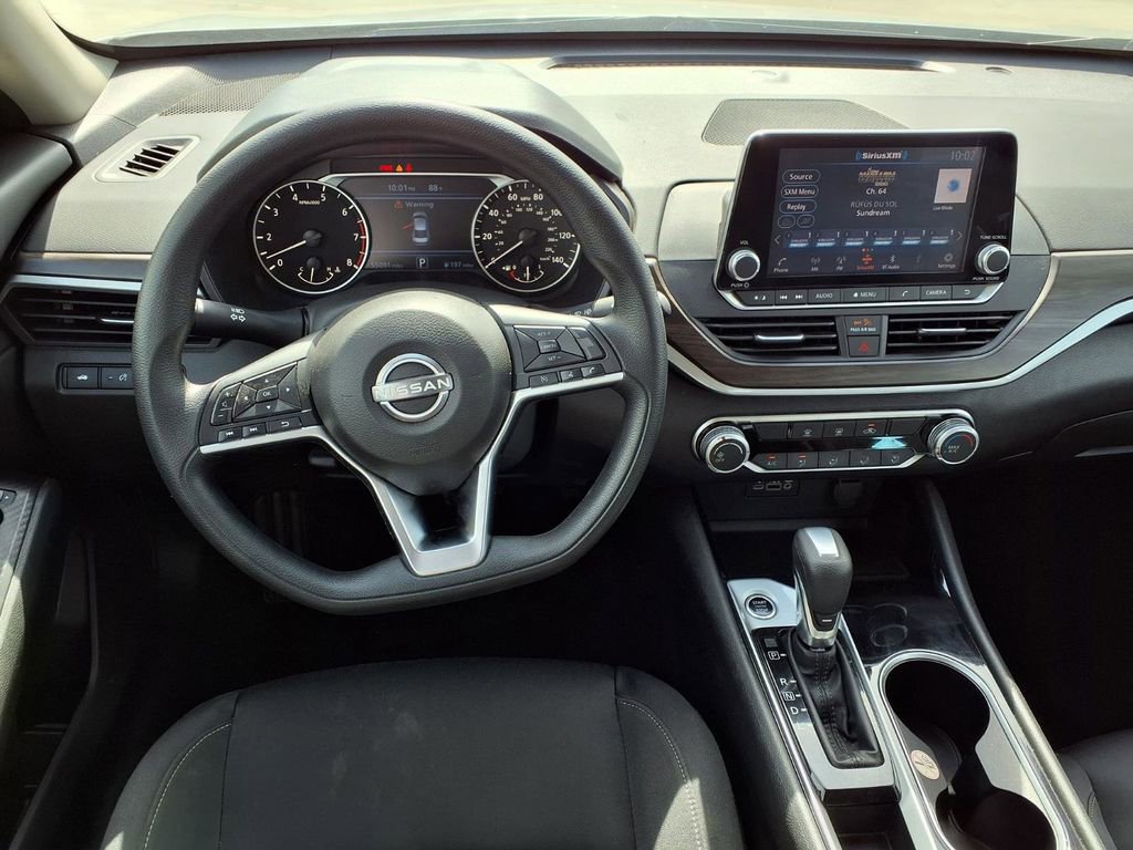 Used 2024 Nissan Altima 2.5 SV FWD image 14