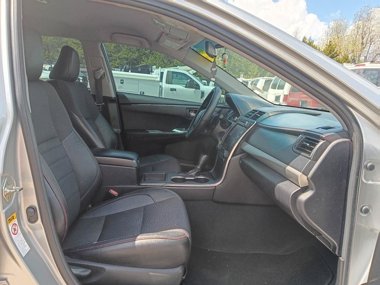 Used 2016 Toyota Camry SE FWD image 17