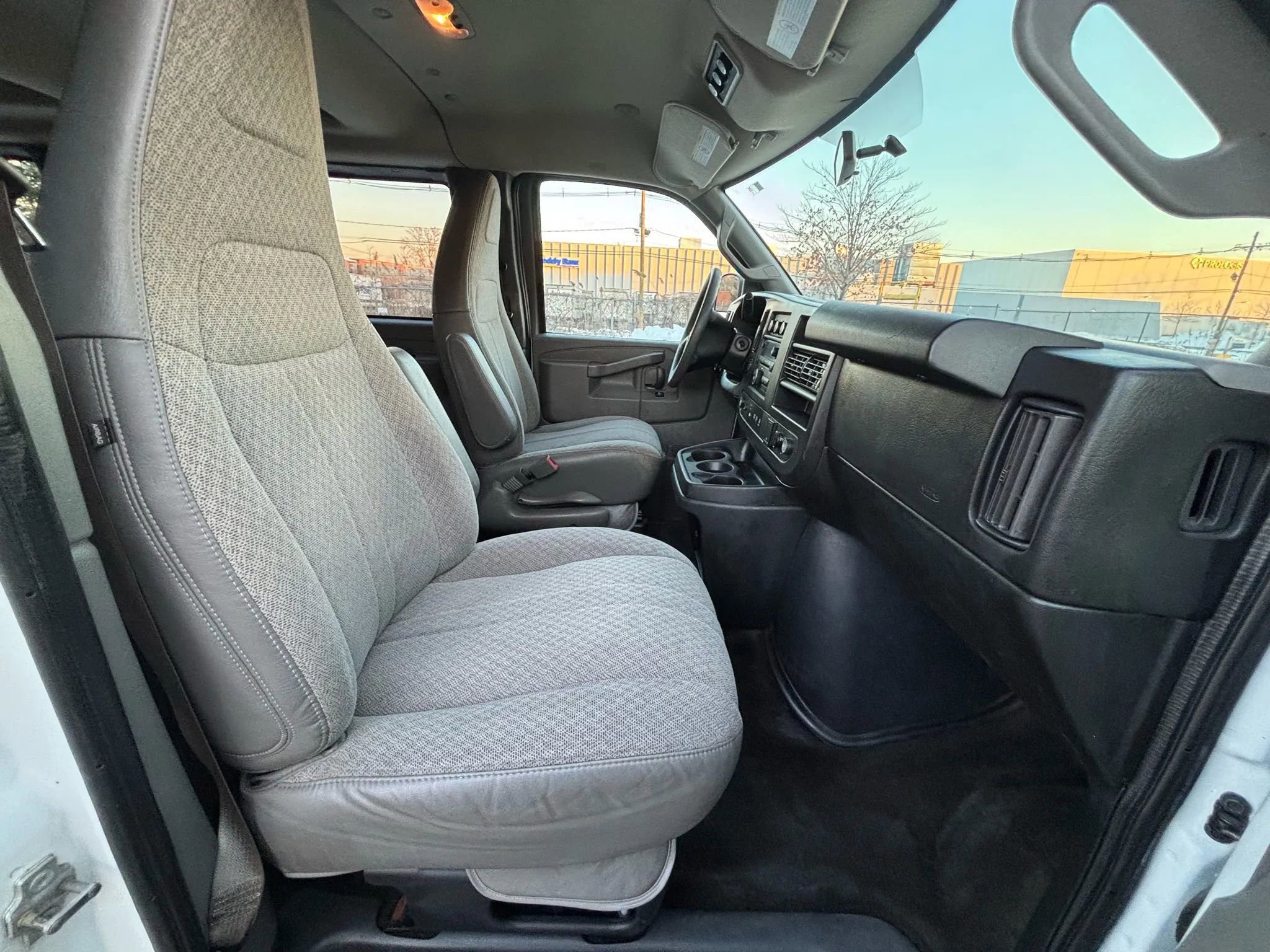 Used 2017 Chevrolet Express 2500 LT w/ LT Preferred Equipment Group image 32