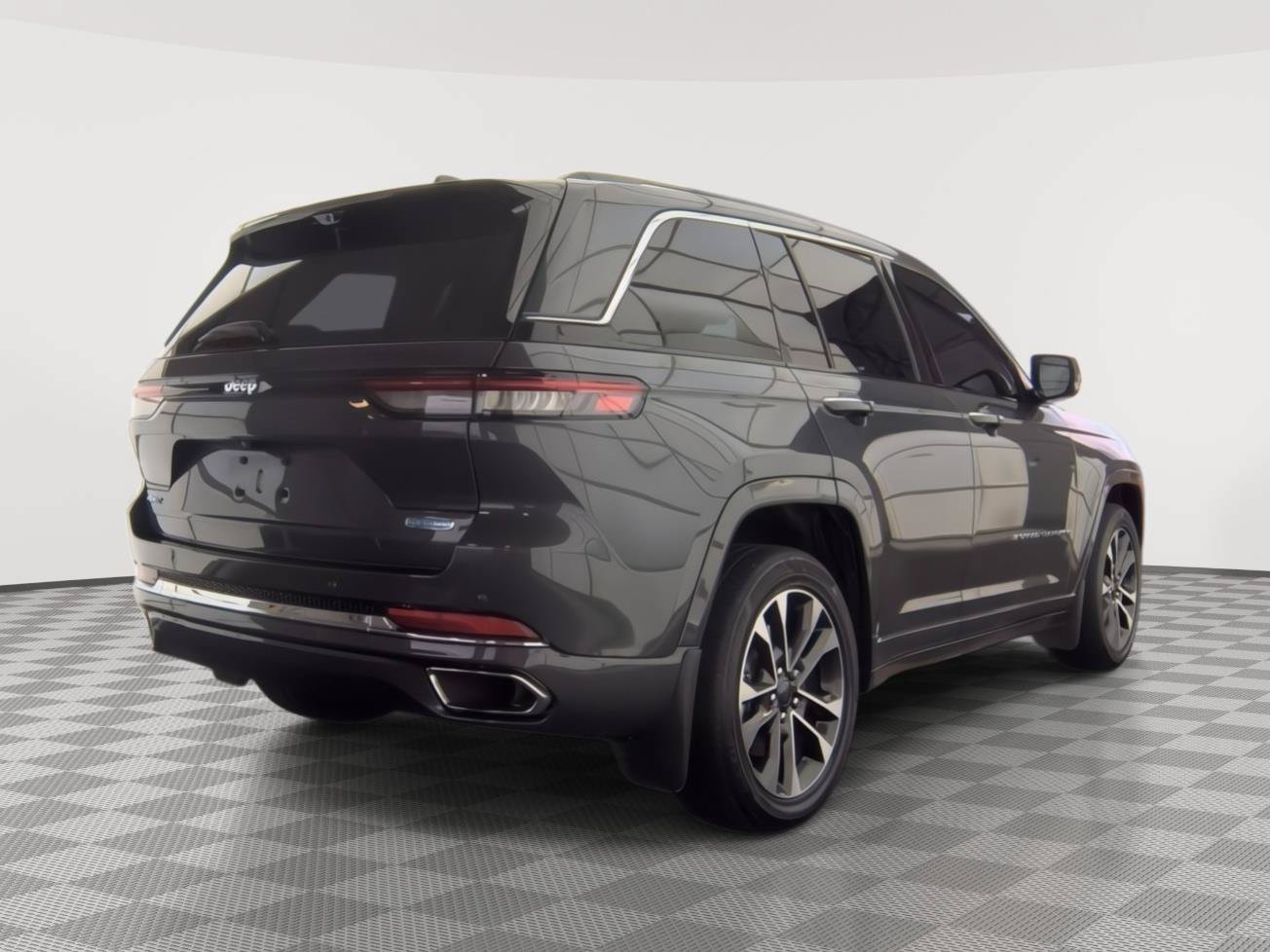 Used 2022 Jeep Grand Cherokee Overland w/ Advanced Protech Group III AWD/4WD image 2