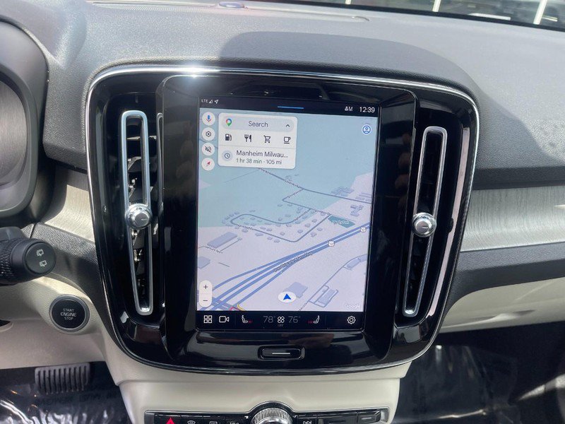 Used 2023 Volvo XC40 B5 Plus AWD/4WD image 32