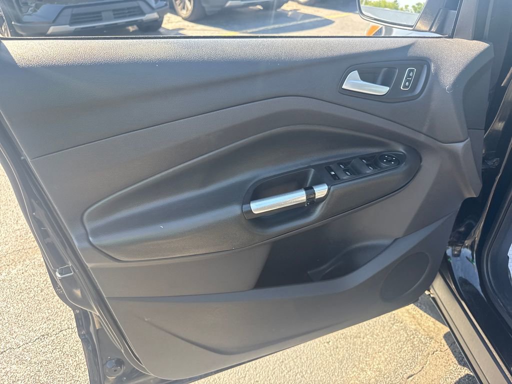 Used 2016 Ford Escape SE w/ Equipment Group 201A FWD image 25