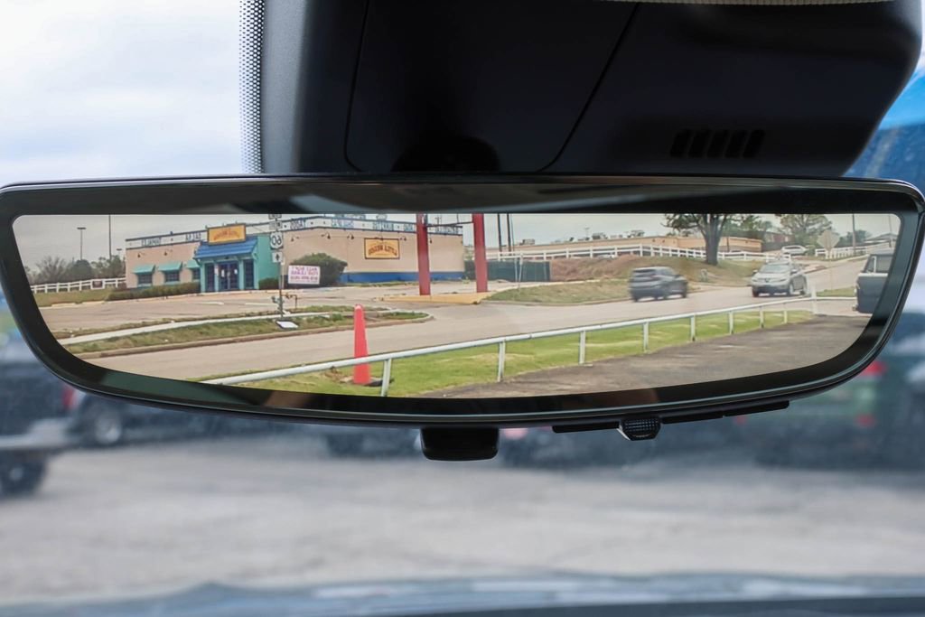 Used 2022 Buick Envision Avenir w/ Technology Package II image 26