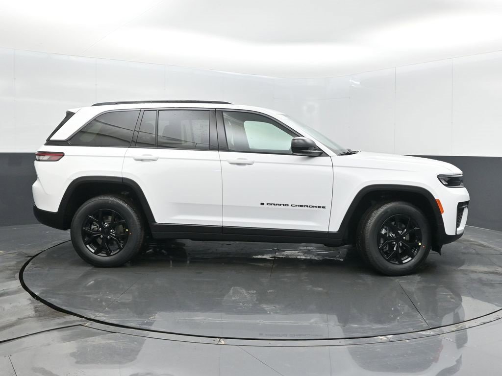 New 2026 Jeep Grand Cherokee Altitude image 8