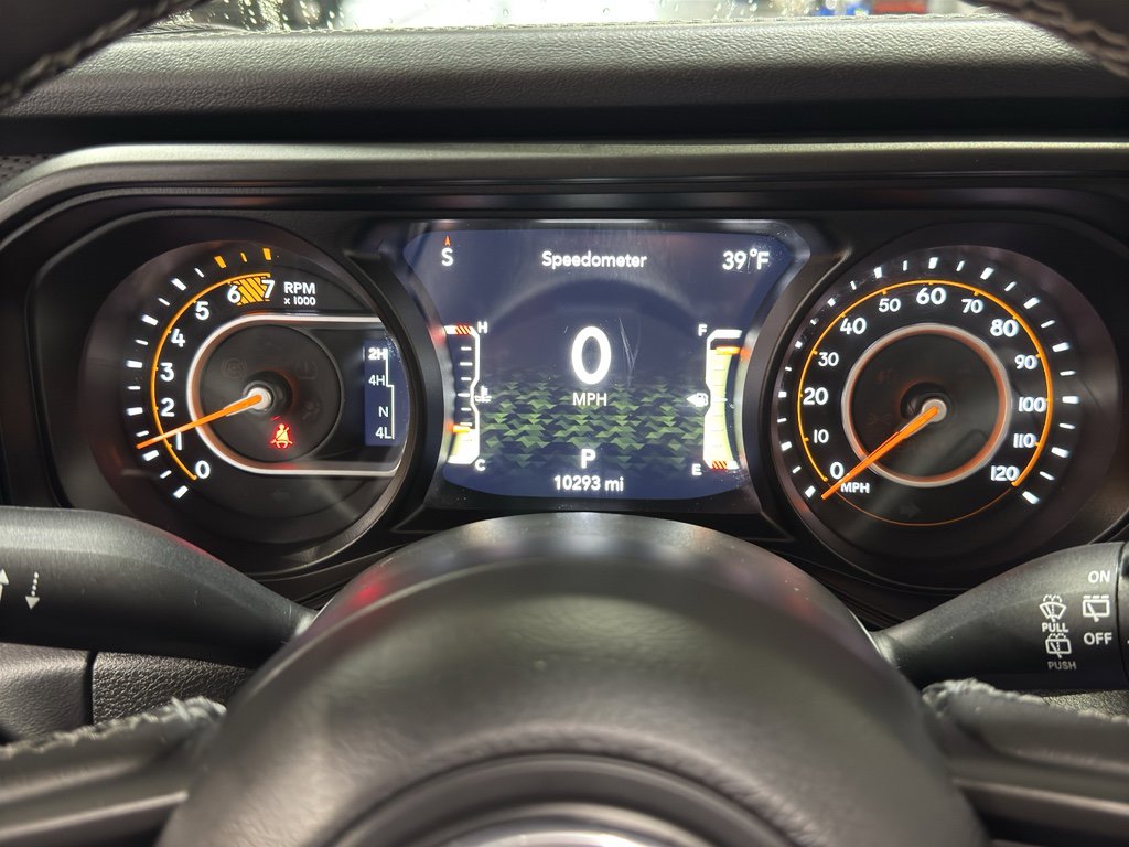 Used 2025 Jeep Wrangler Unlimited Rubicon w/ XTREMEE 35" Tire Package image 27