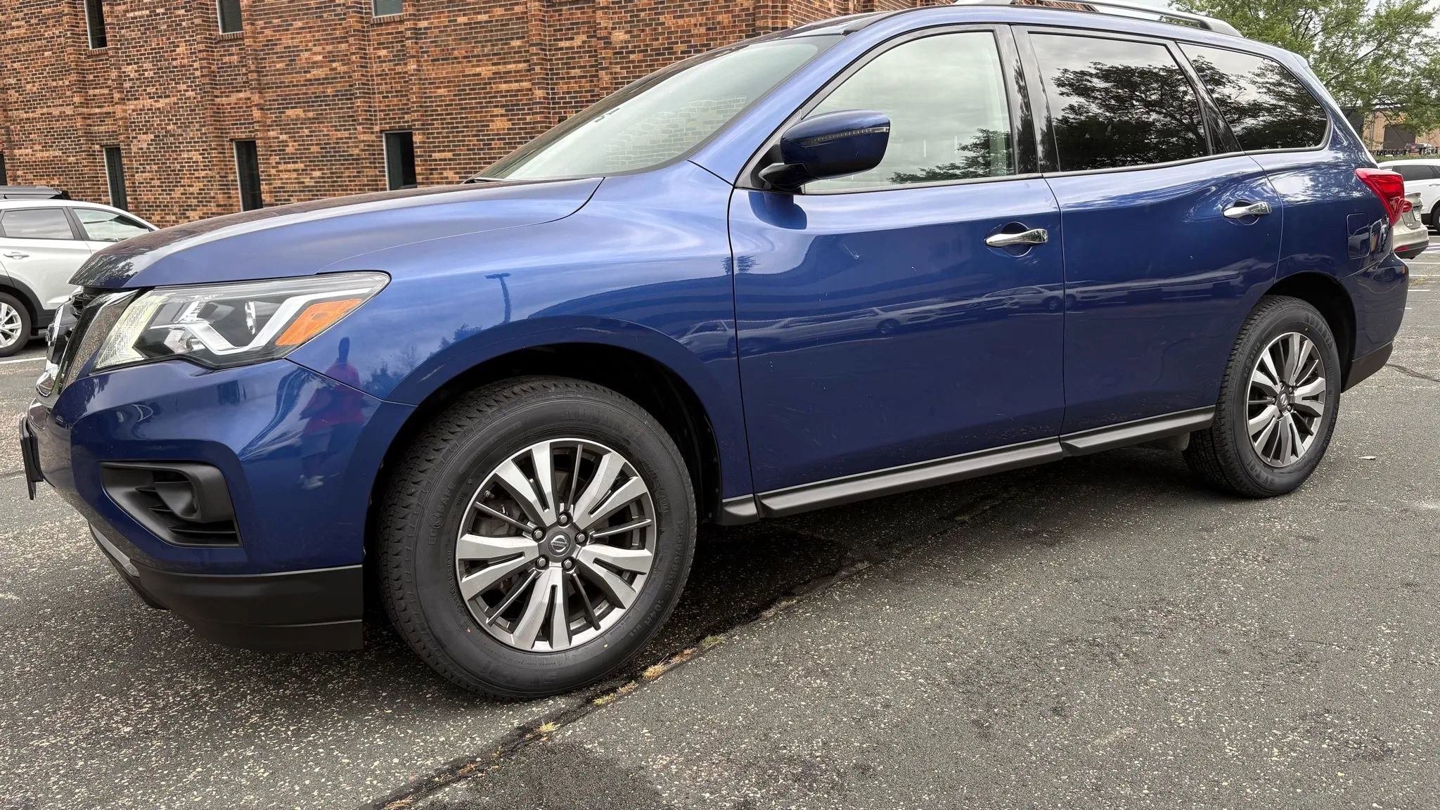 Used 2018 Nissan Pathfinder S image 1