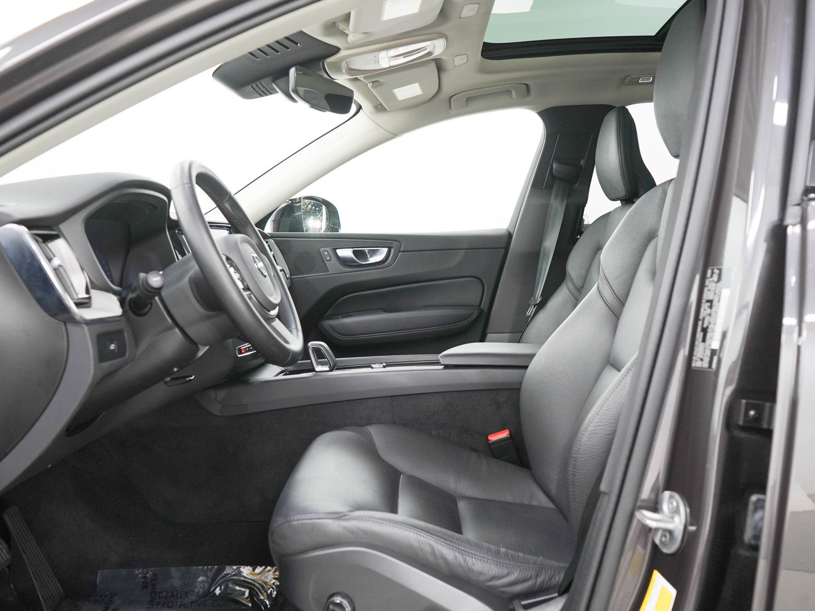 Used 2025 Volvo XC60 B5 Plus AWD/4WD image 26