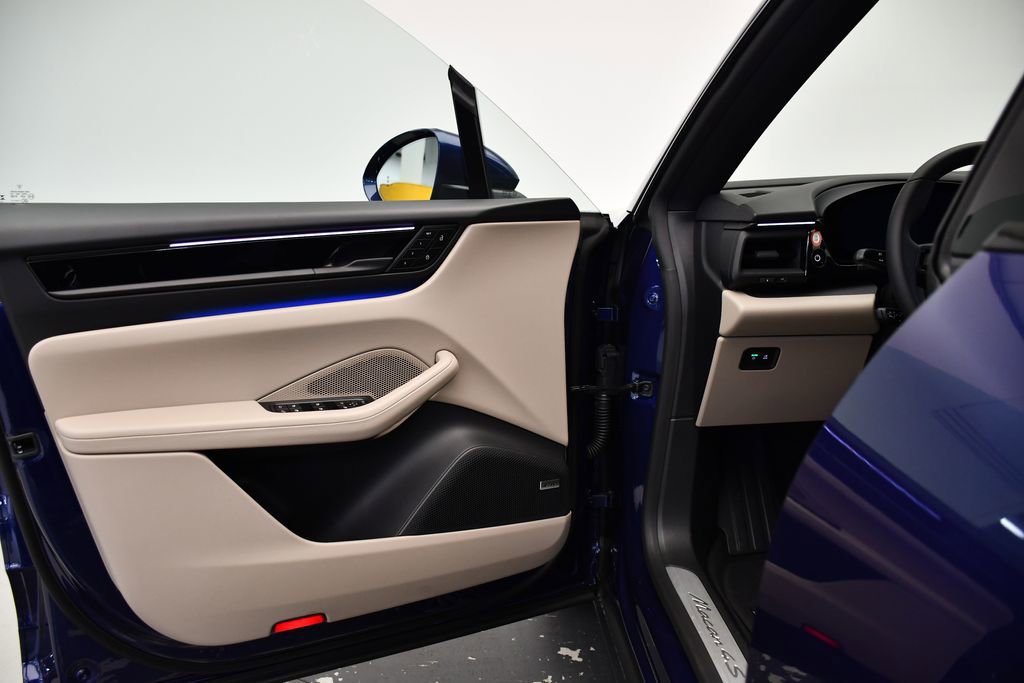Used 2025 Porsche Macan 4S Electric image 35