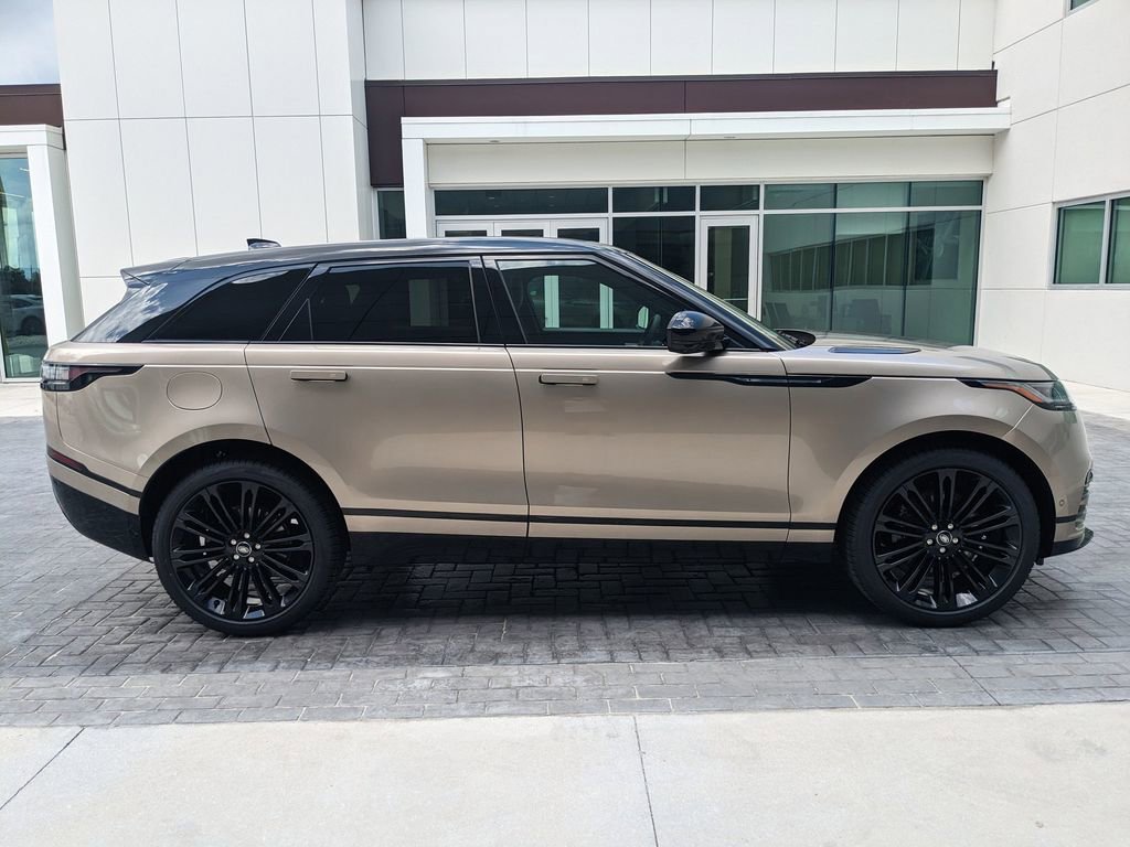New 2026 Land Rover Range Rover Velar Dynamic SE image 3