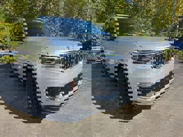 Used 2024 Jeep Wagoneer L Series III w/ Flexible Seating Group image 8