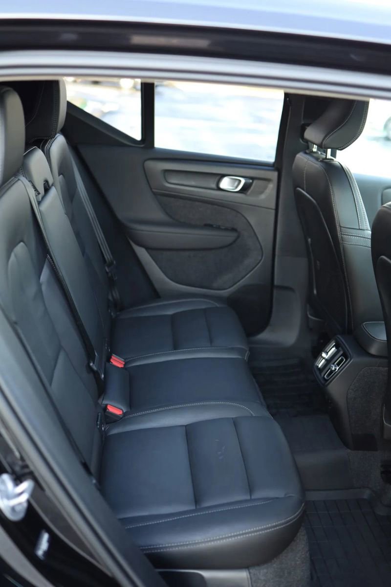 Used 2025 Volvo XC40 B5 Core image 48