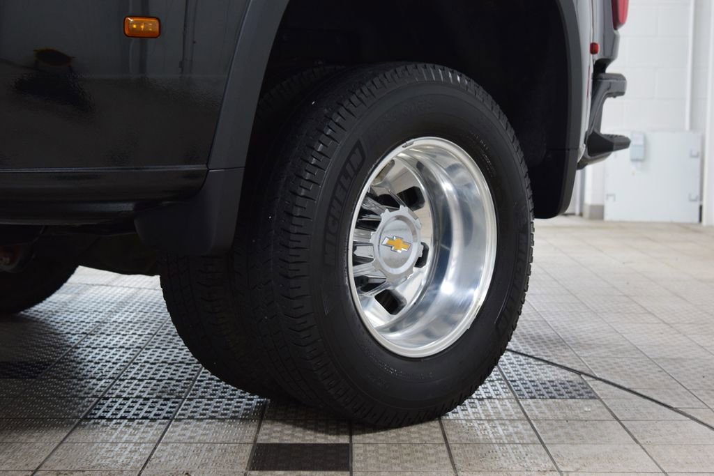 Used 2024 Chevrolet Silverado 3500 High Country w/ High Country Premium Package AWD/4WD image 31