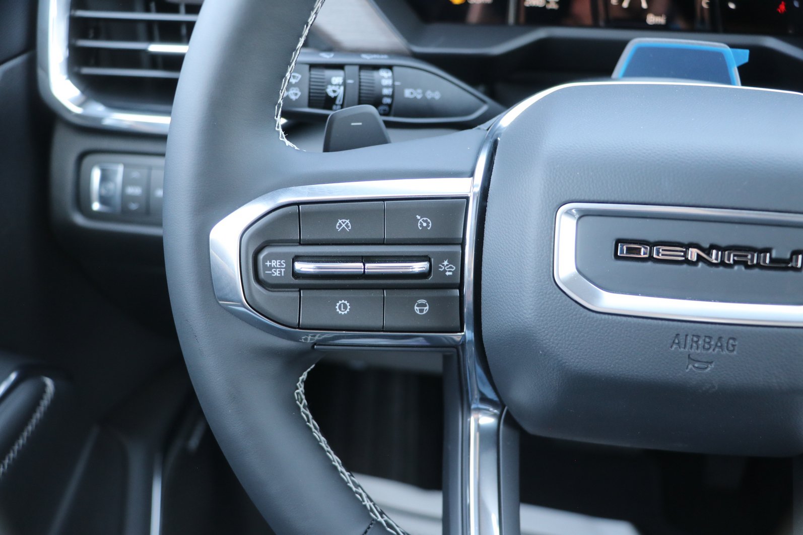 New 2026 GMC Acadia Denali w/ Super Cruise Package AWD/4WD image 18