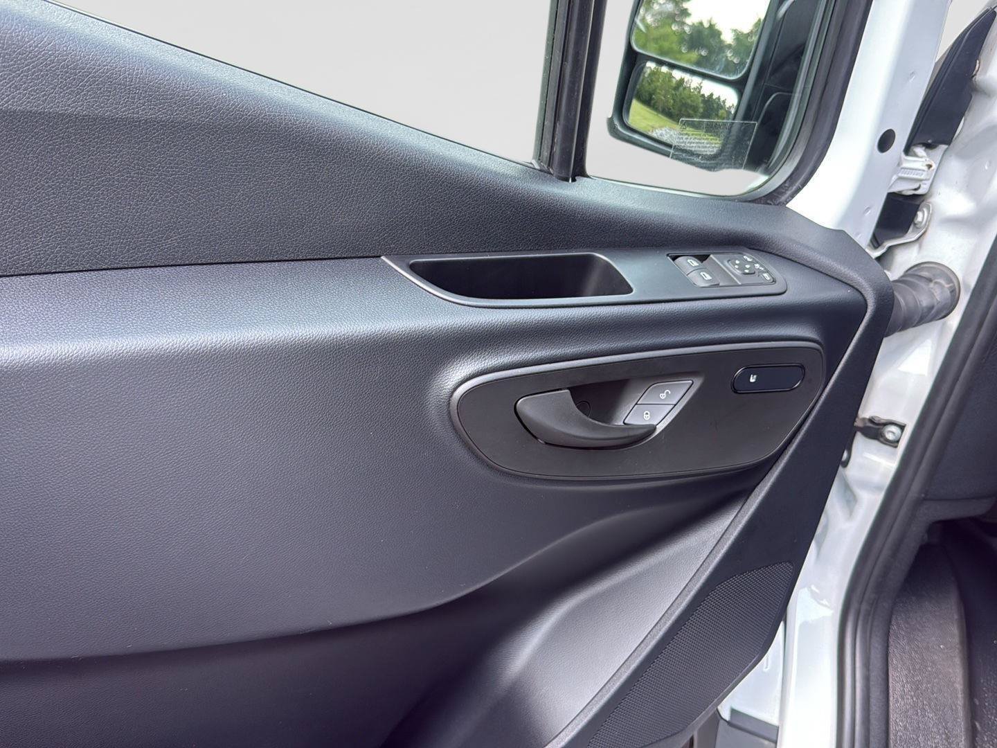 Used 2024 Mercedes-Benz eSprinter 170 Cargo image 10
