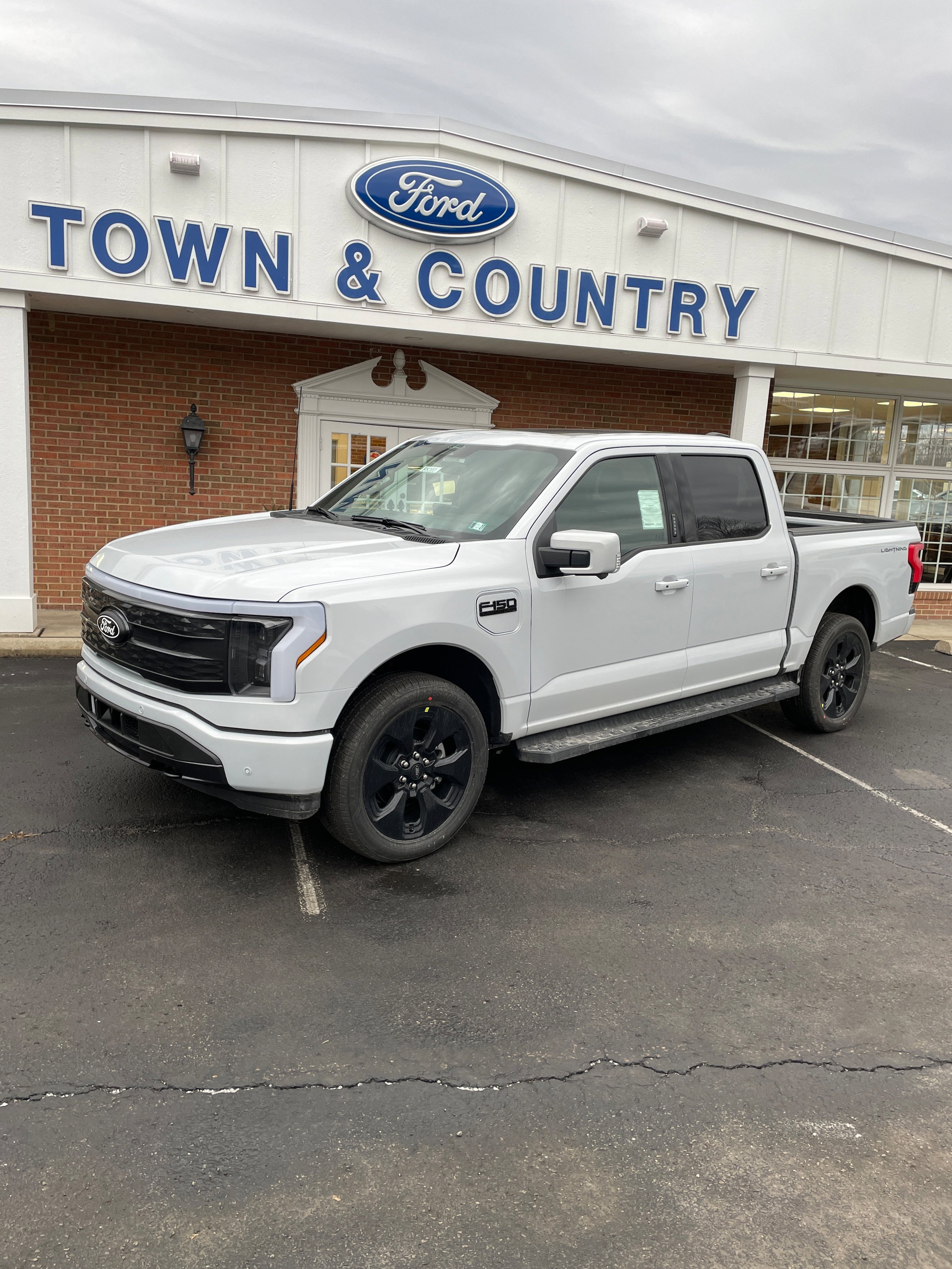 New 2025 Ford F150 Lightning Platinum w/ Dark Elements Package AWD/4WD image 1