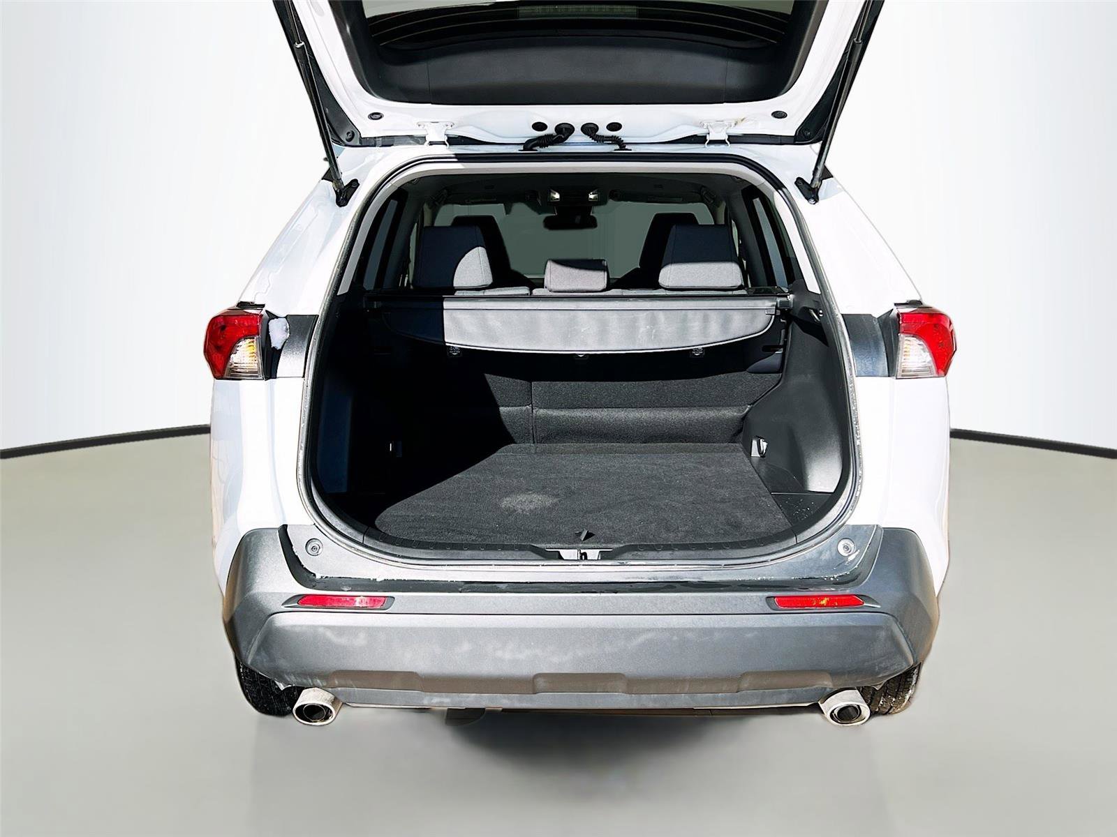 Used 2025 Toyota RAV4 XLE image 26