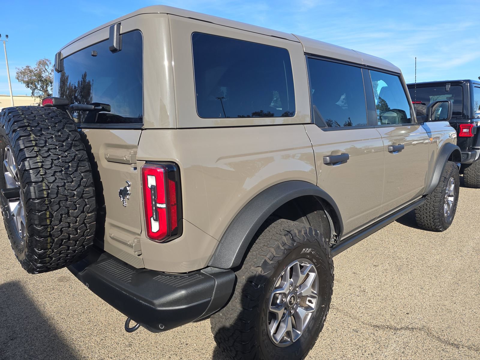 Used 2025 Ford Bronco Badlands image 4