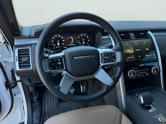 Certified 2025 Land Rover Discovery Dynamic SE AWD/4WD image 15