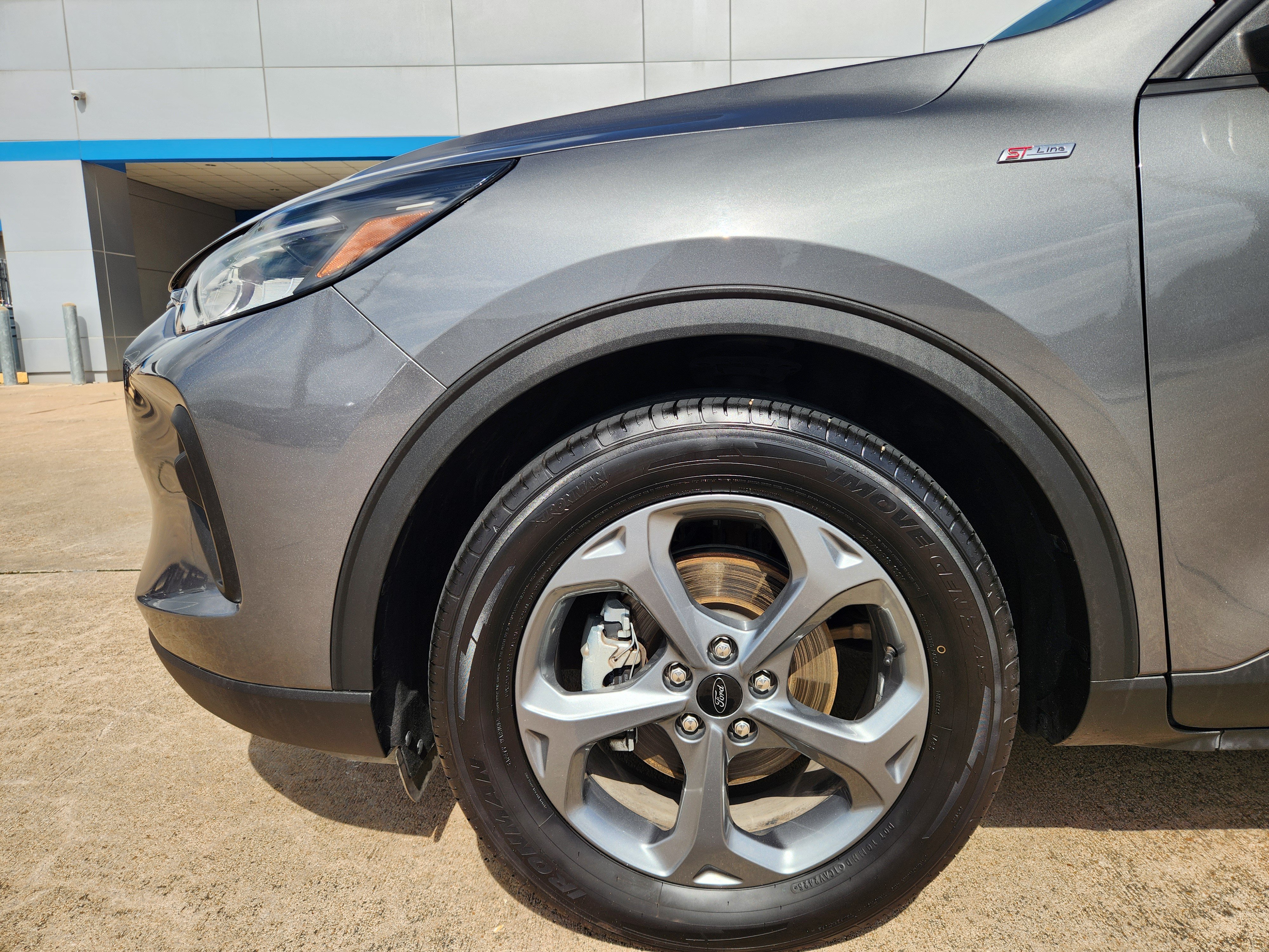 Used 2025 Ford Escape ST-Line FWD image 9