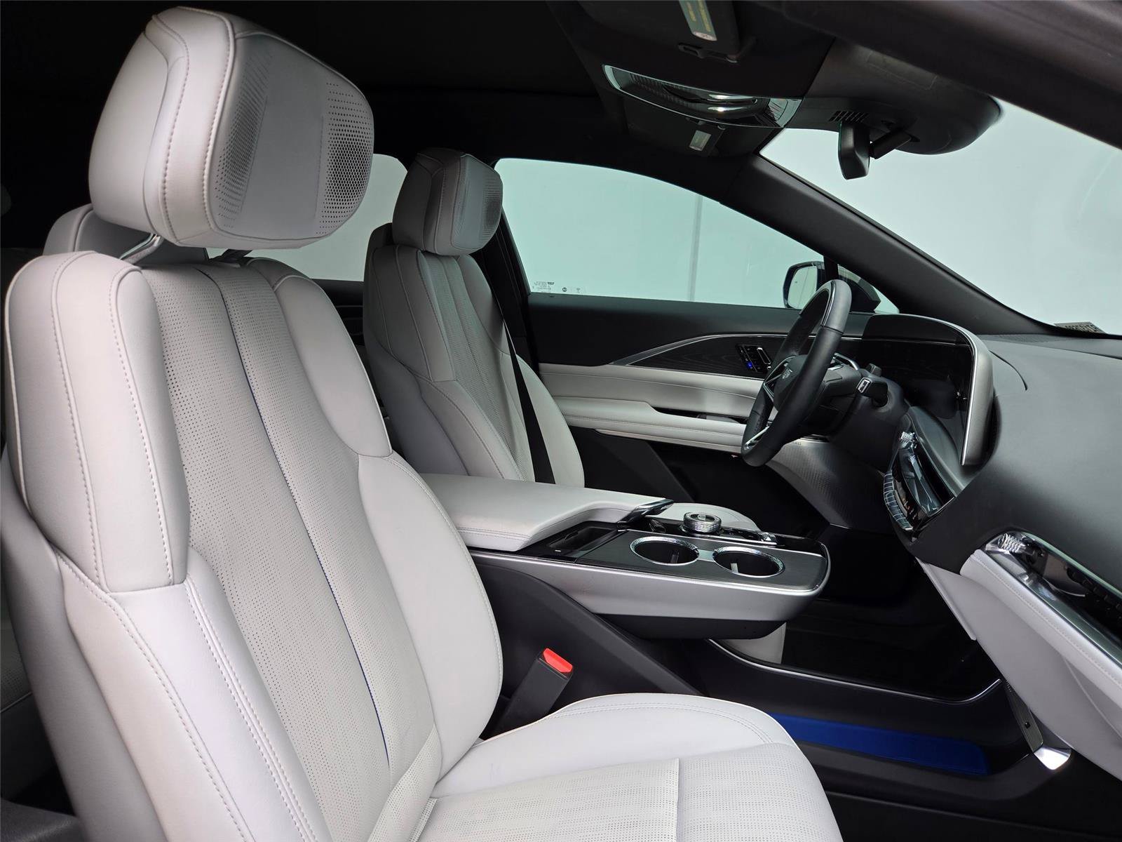 Certified 2024 Cadillac Lyriq Sport RWD image 29