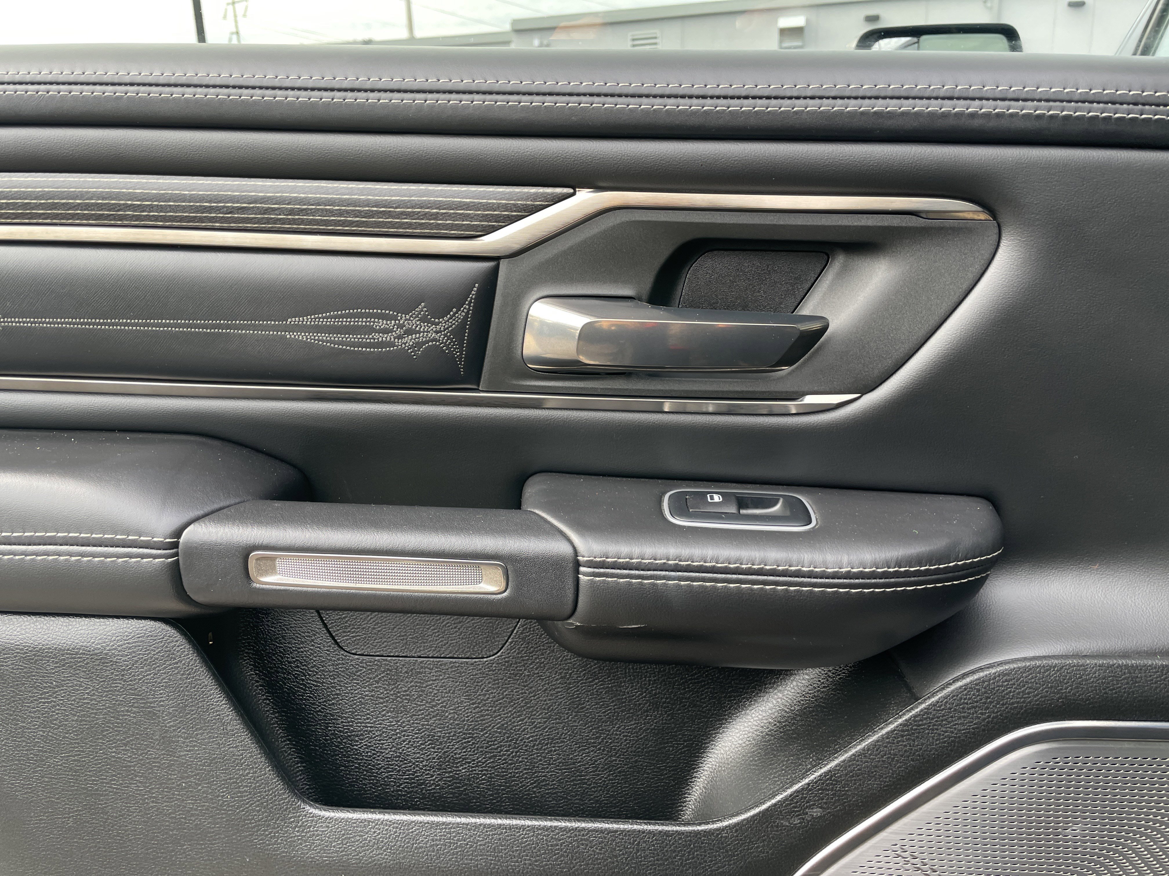 Used 2020 RAM 1500 Limited w/ Black Appearance Package image 27