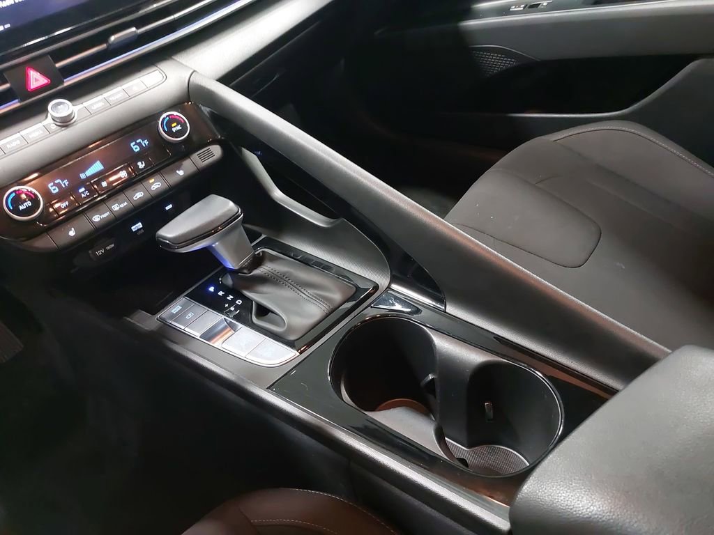 Certified 2025 Hyundai Elantra SEL image 25