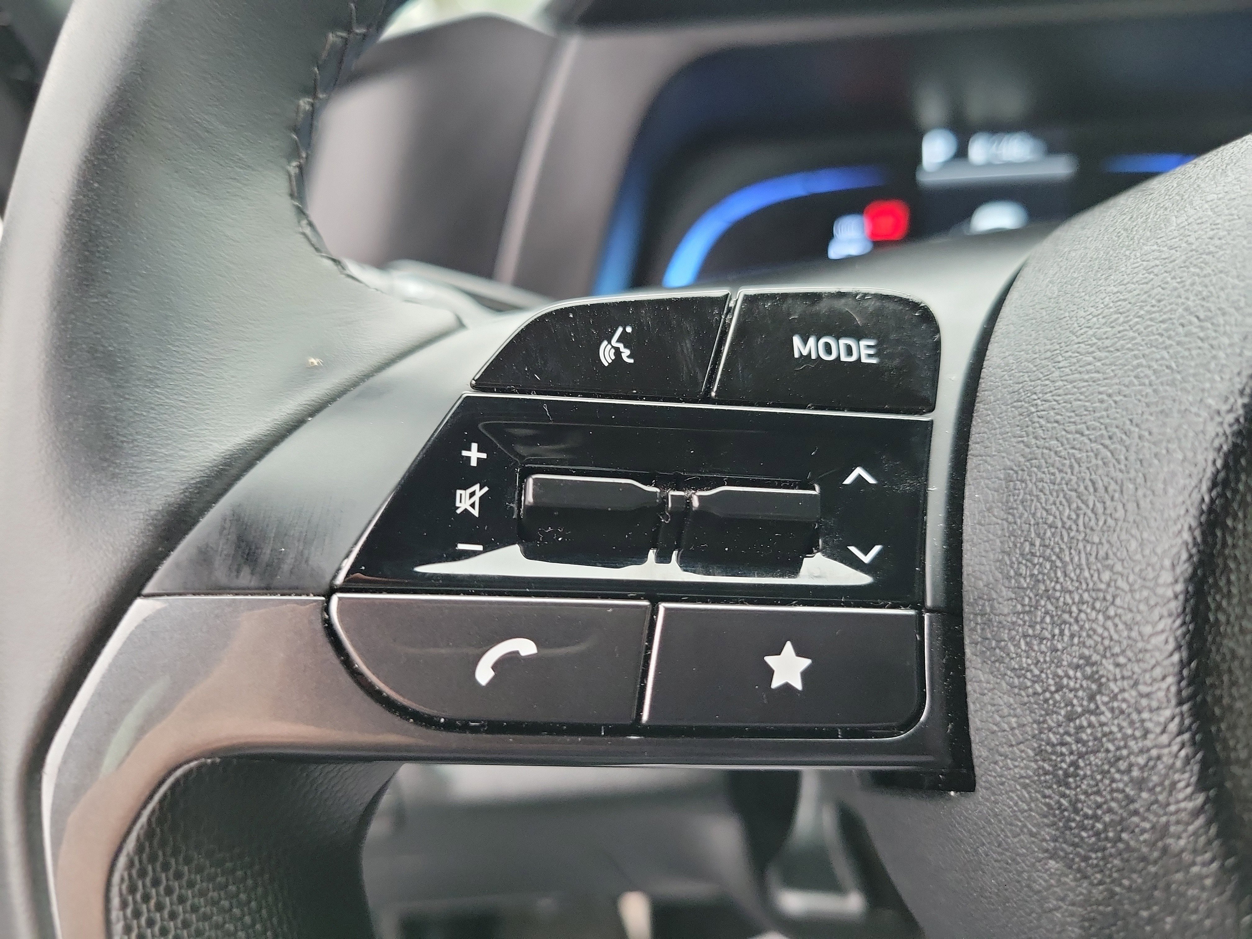 Certified 2025 Hyundai Elantra Sport w/ Cargo Package image 7