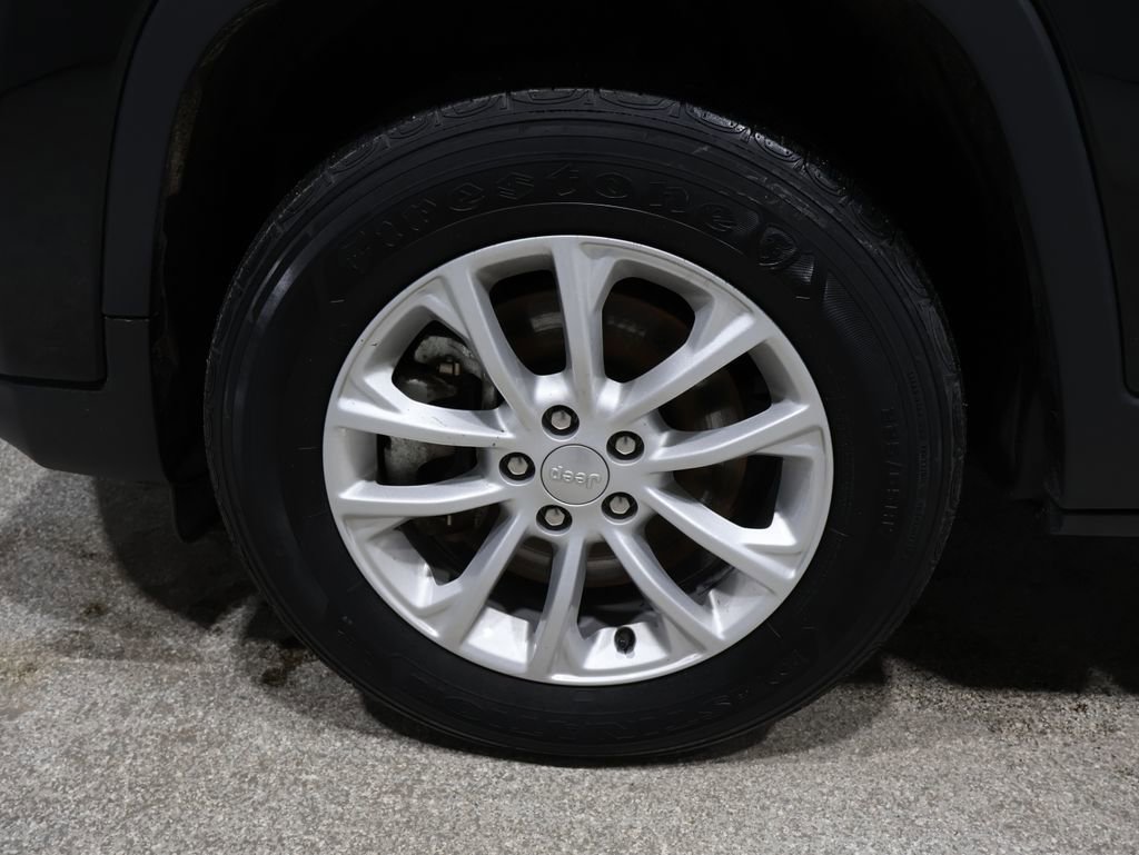 Certified 2022 Jeep Cherokee Latitude Lux image 9