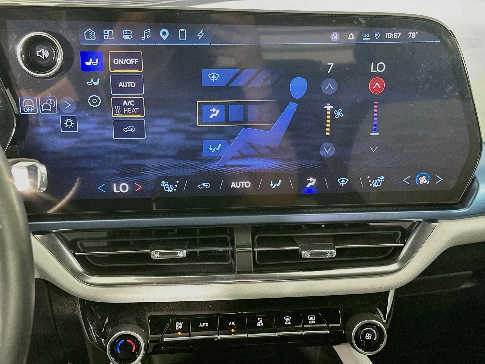 Used 2024 Chevrolet Equinox EV LT FWD image 24