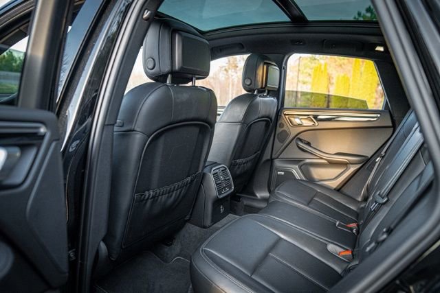 Used 2023 Porsche Macan Turbo image 34