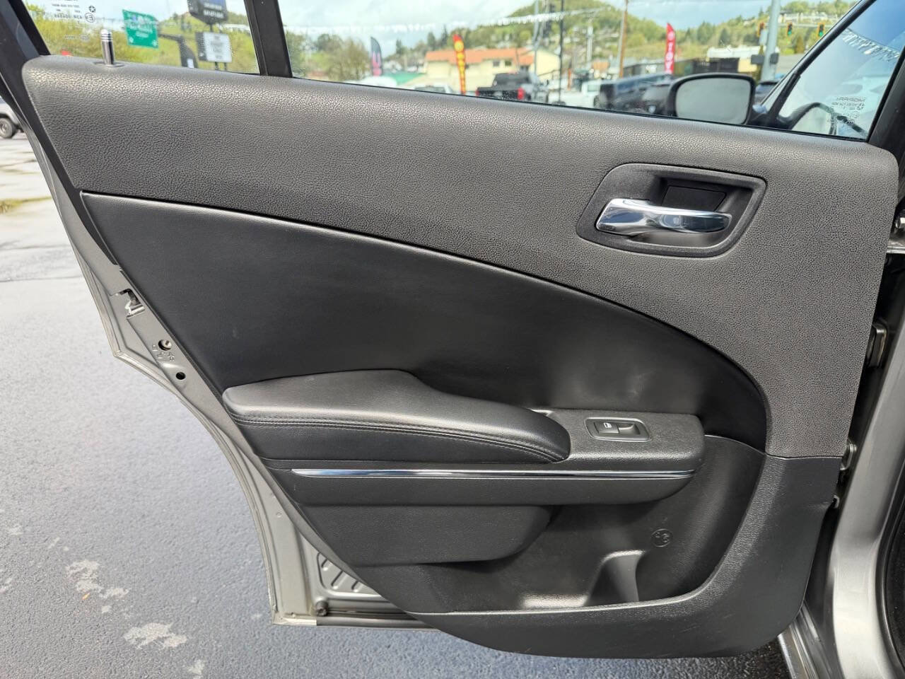 Used 2011 Dodge Charger SE image 18