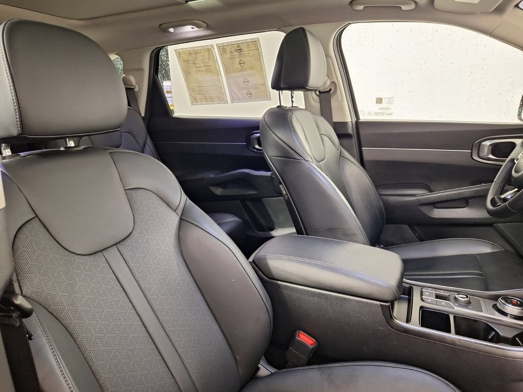 Used 2022 Kia Sorento EX w/ Panoramic Sunroof Package AWD/4WD image 29