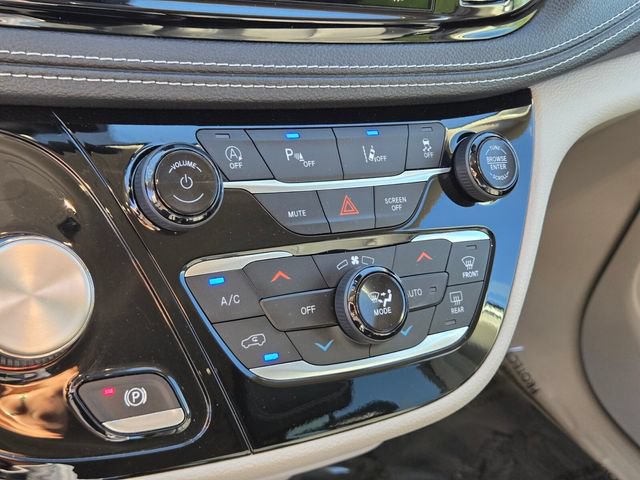 Used 2022 Chrysler Pacifica Touring-L FWD image 31