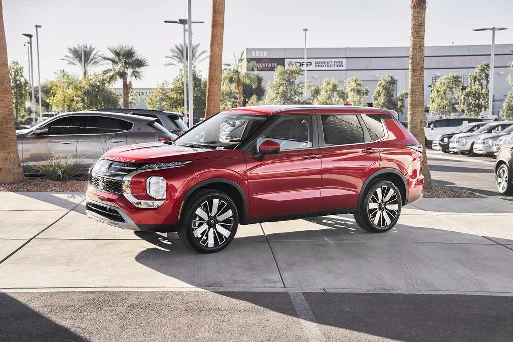 New 2025 Mitsubishi Outlander SE image 4