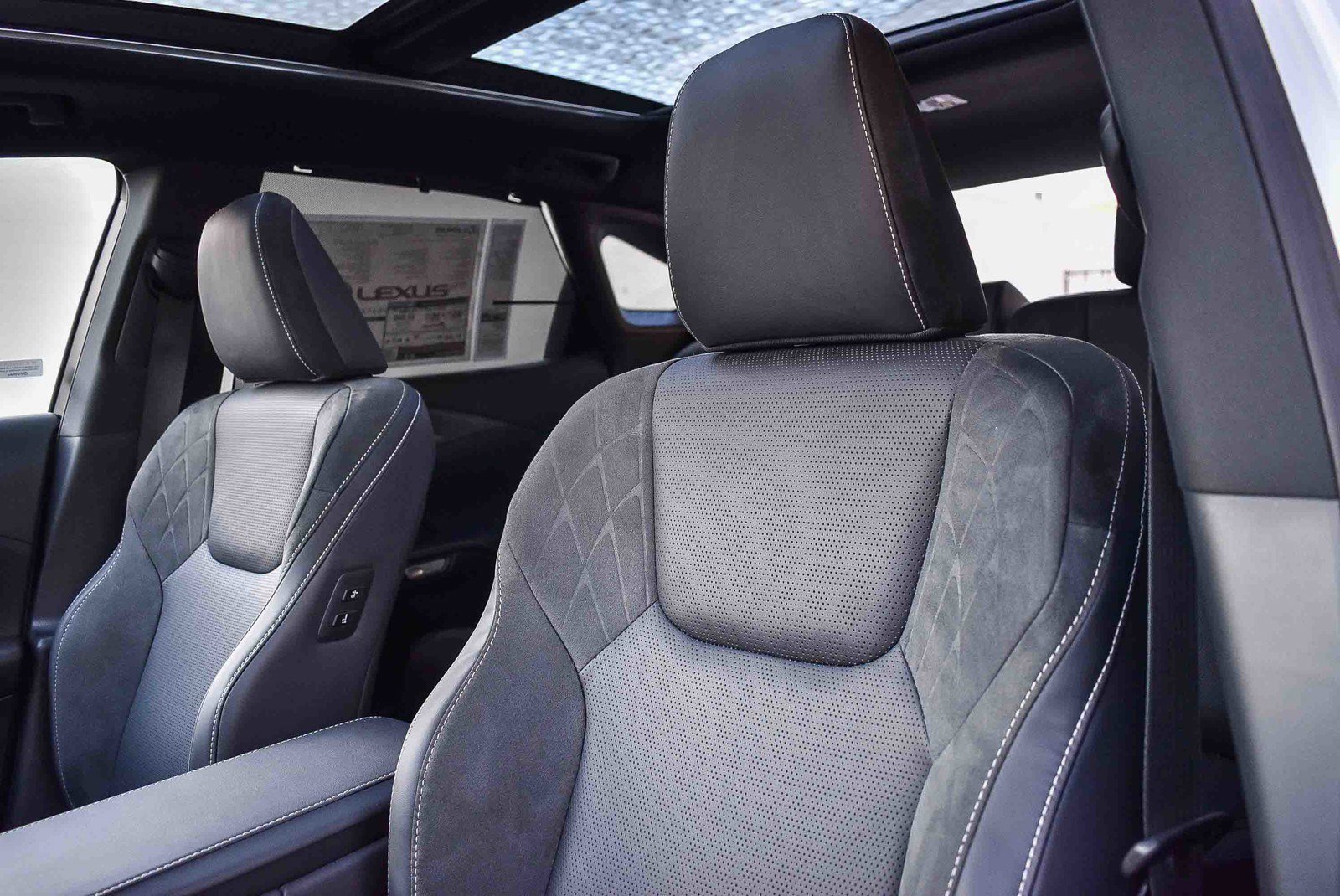 New 2026 Lexus RX 450h AWD image 25