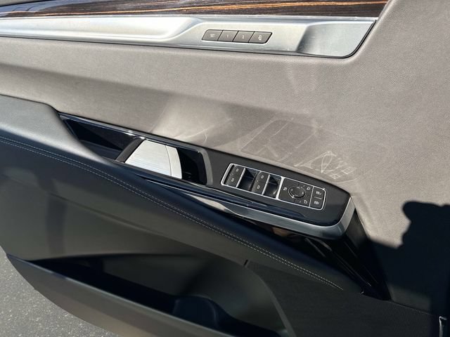 Certified 2025 Cadillac Escalade Premium Luxury AWD/4WD image 18