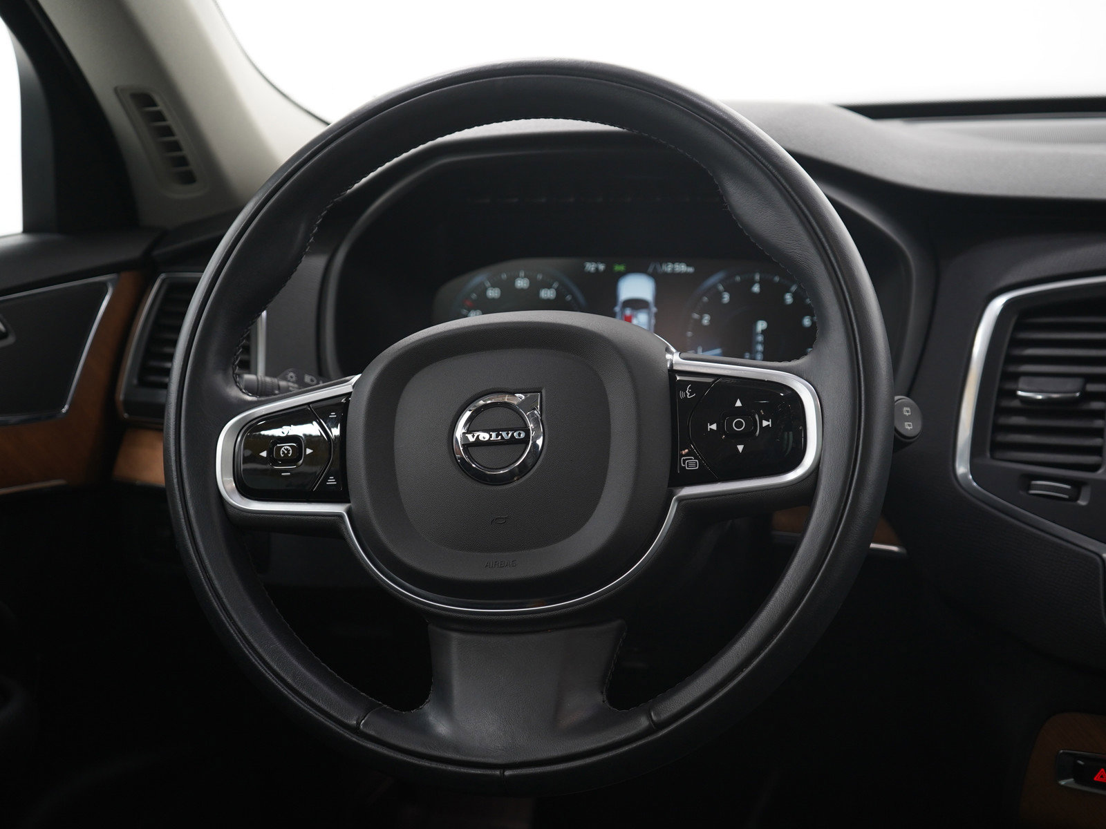 Used 2022 Volvo XC90 T6 Momentum w/ Climate Package image 21