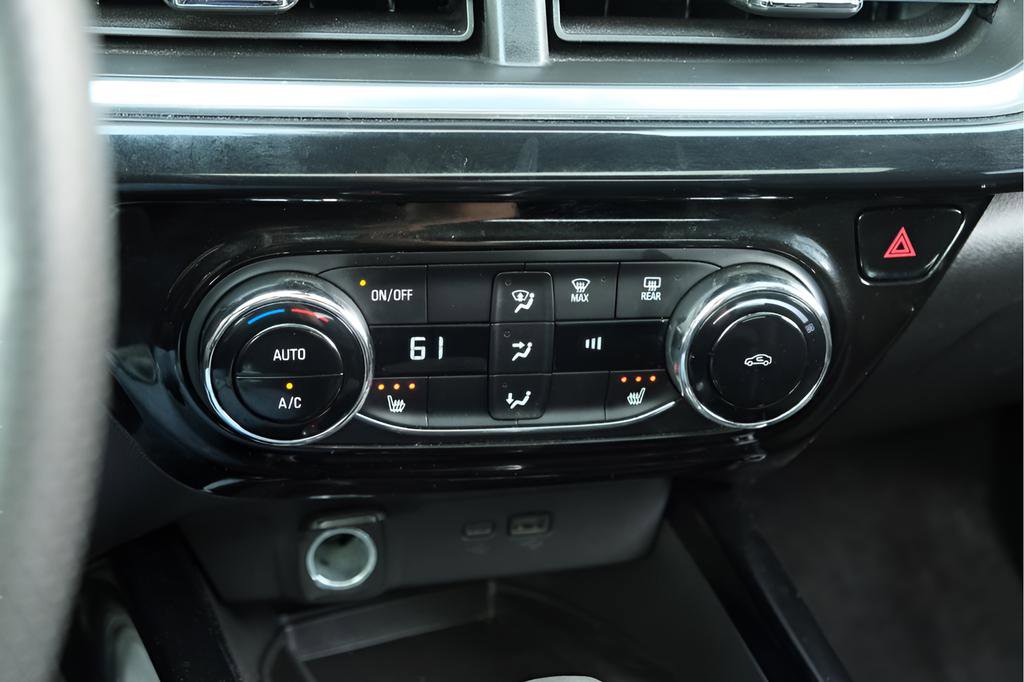 Used 2025 Chevrolet Trax RS w/ Sunroof Package image 15