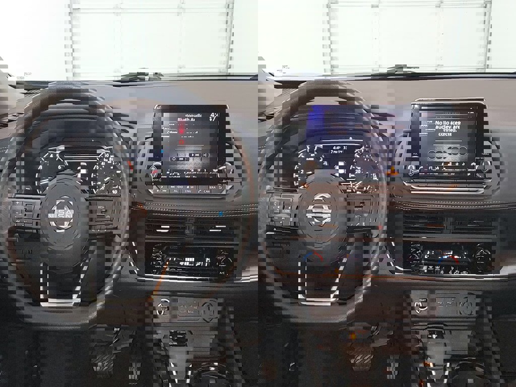 Used 2023 Nissan Rogue SV image 15