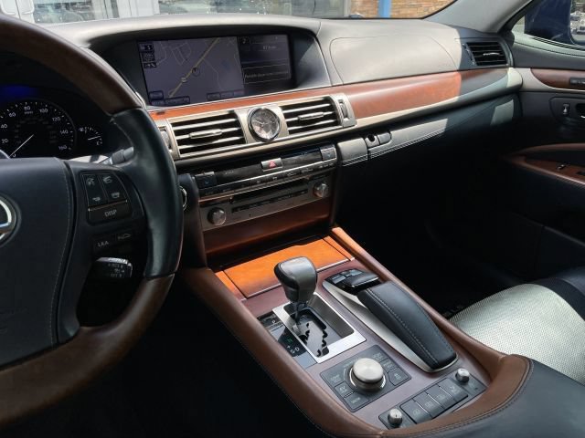 Used 2013 Lexus LS 600h L AWD/4WD image 30