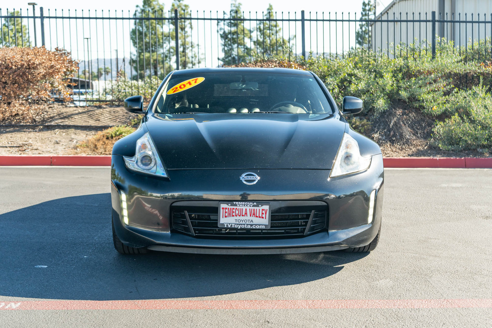 Used 2017 Nissan 370Z Coupe RWD image 2