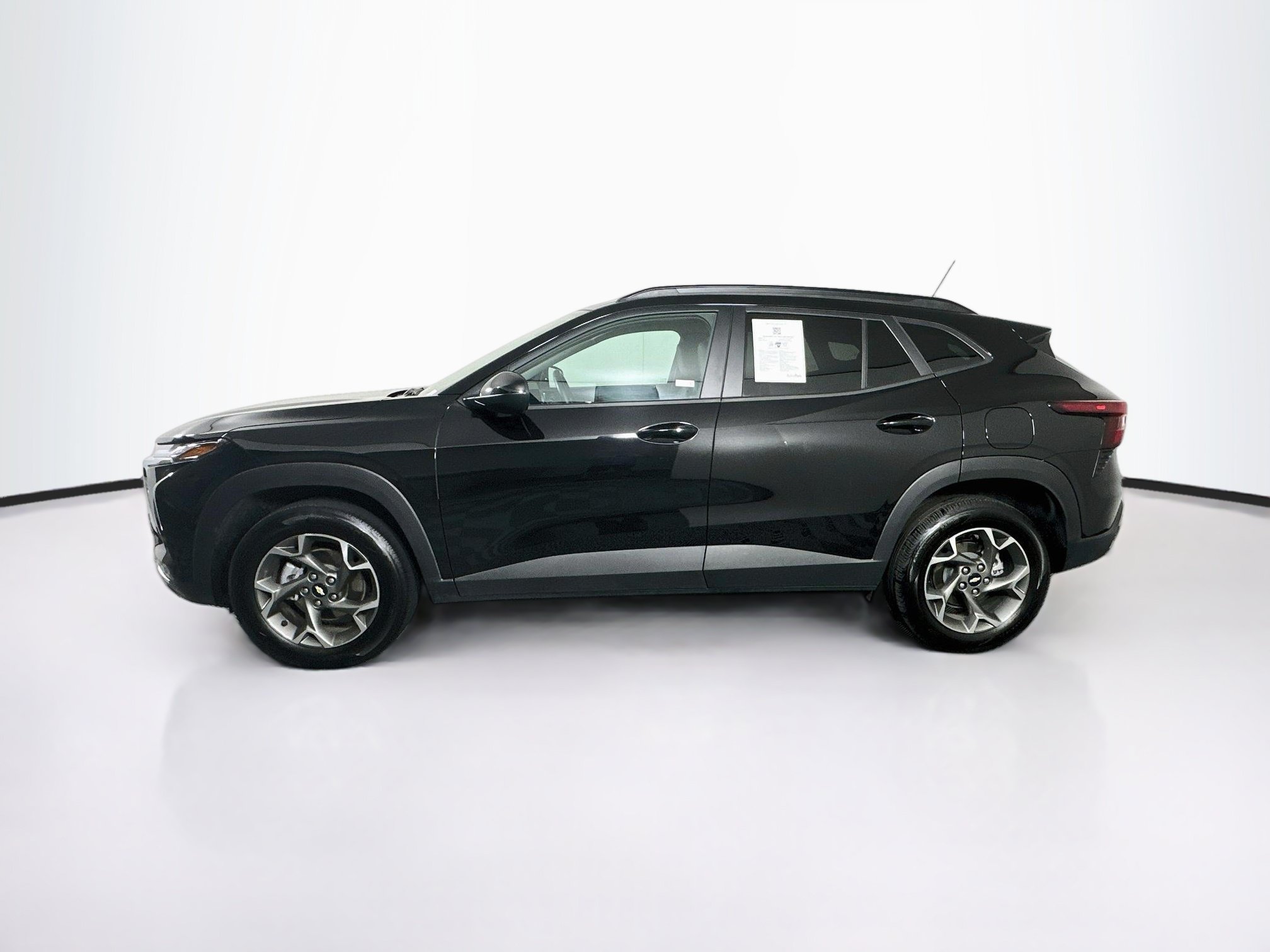 Used 2026 Chevrolet Trax LT w/ LT Convenience Package FWD image 4