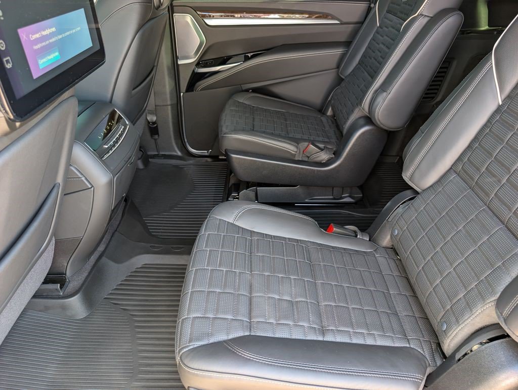 Certified 2026 Cadillac Escalade ESV Platinum Sport w/ LPO, ONYX Package AWD/4WD image 23