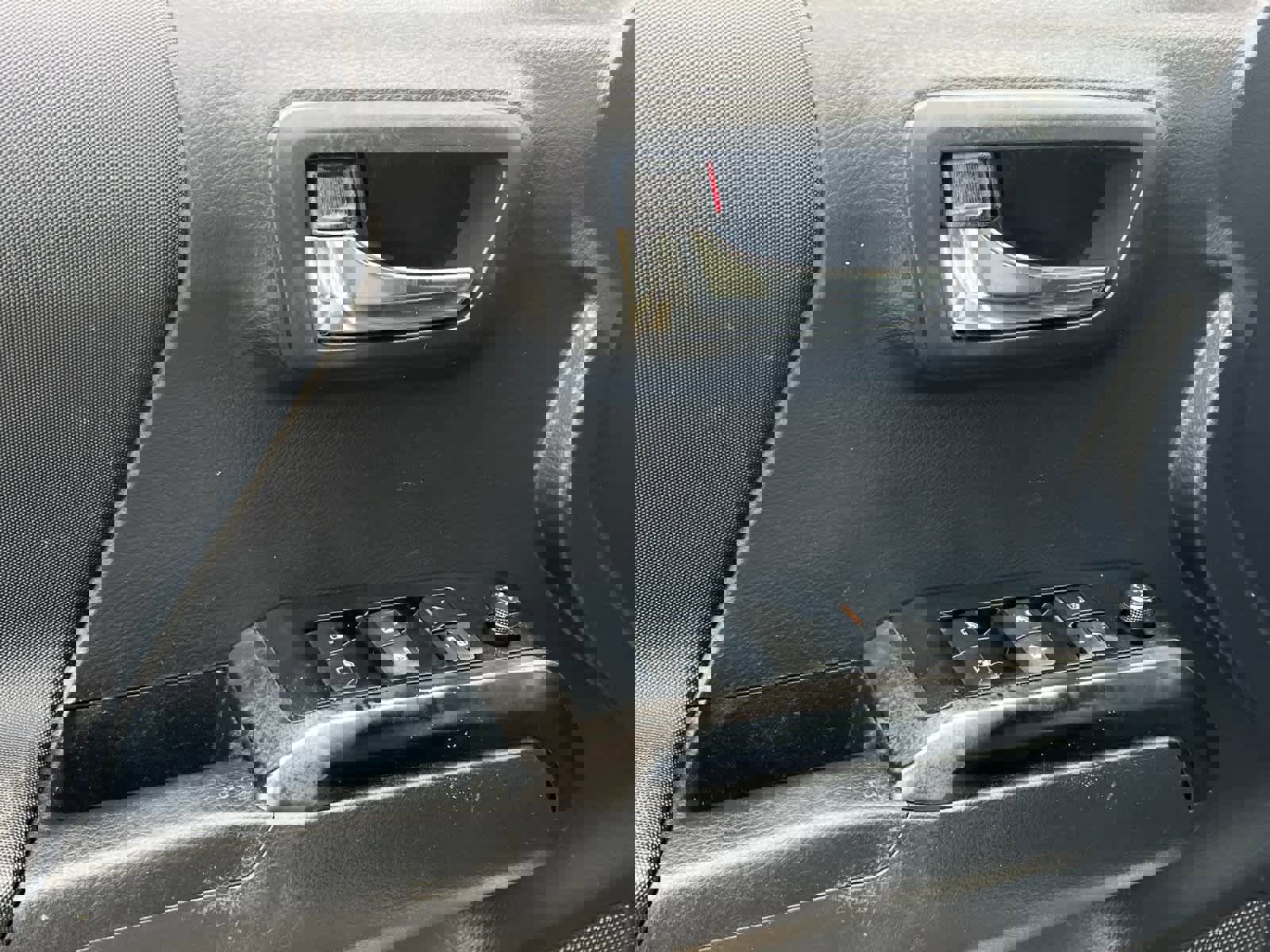 Used 2022 Toyota Tacoma TRD Off-Road image 13