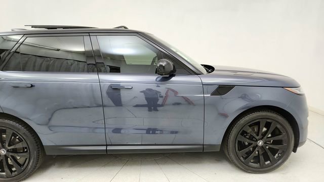 Used 2025 Land Rover Range Rover Sport SE image 8
