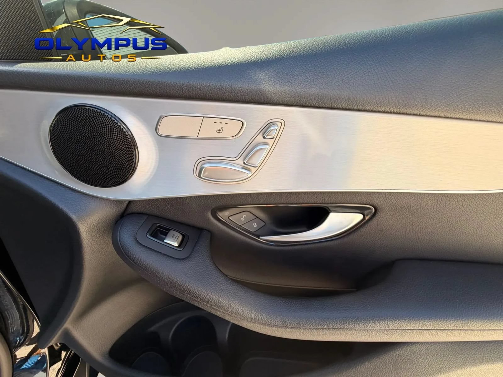 Used 2019 Mercedes-Benz GLC 300 4MATIC w/ Premium Package image 32