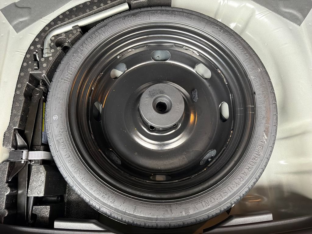 Used 2023 Volkswagen Taos SE image 32