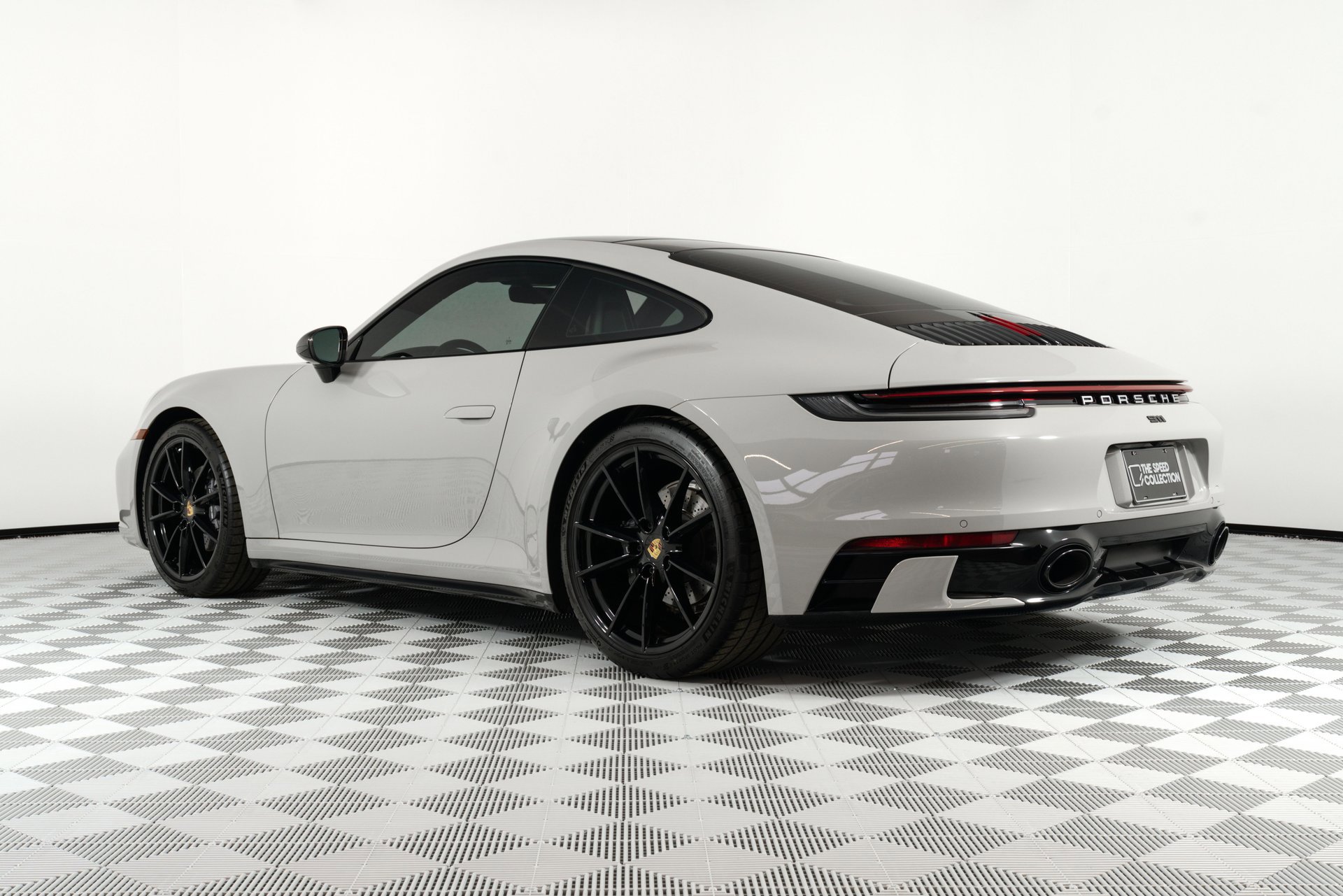 Used 2024 Porsche 911 Carrera image 5