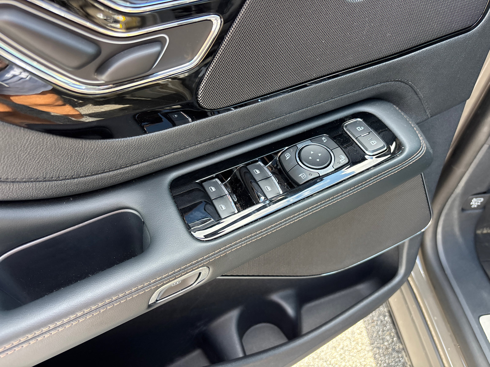 New 2026 Lincoln Aviator Reserve AWD/4WD image 13