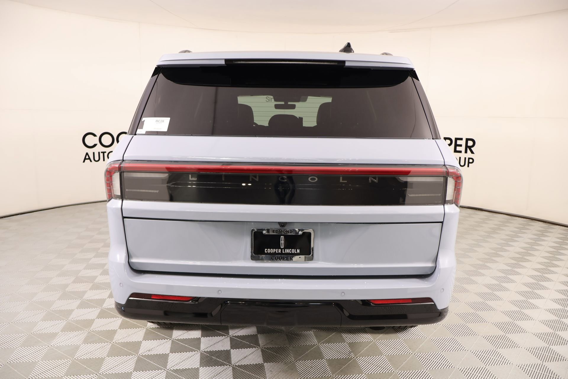 New 2026 Lincoln Navigator Reserve w/ Jet Appearance Package AWD/4WD image 23